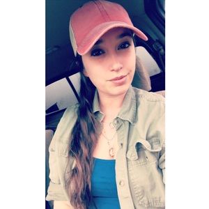 Meet your Posher, Alyssa